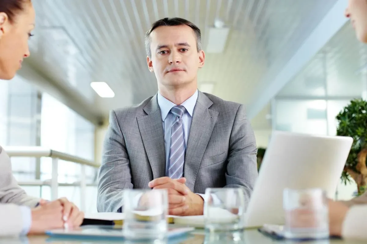 Comment déstabiliser un pervers narcissique au travail ?