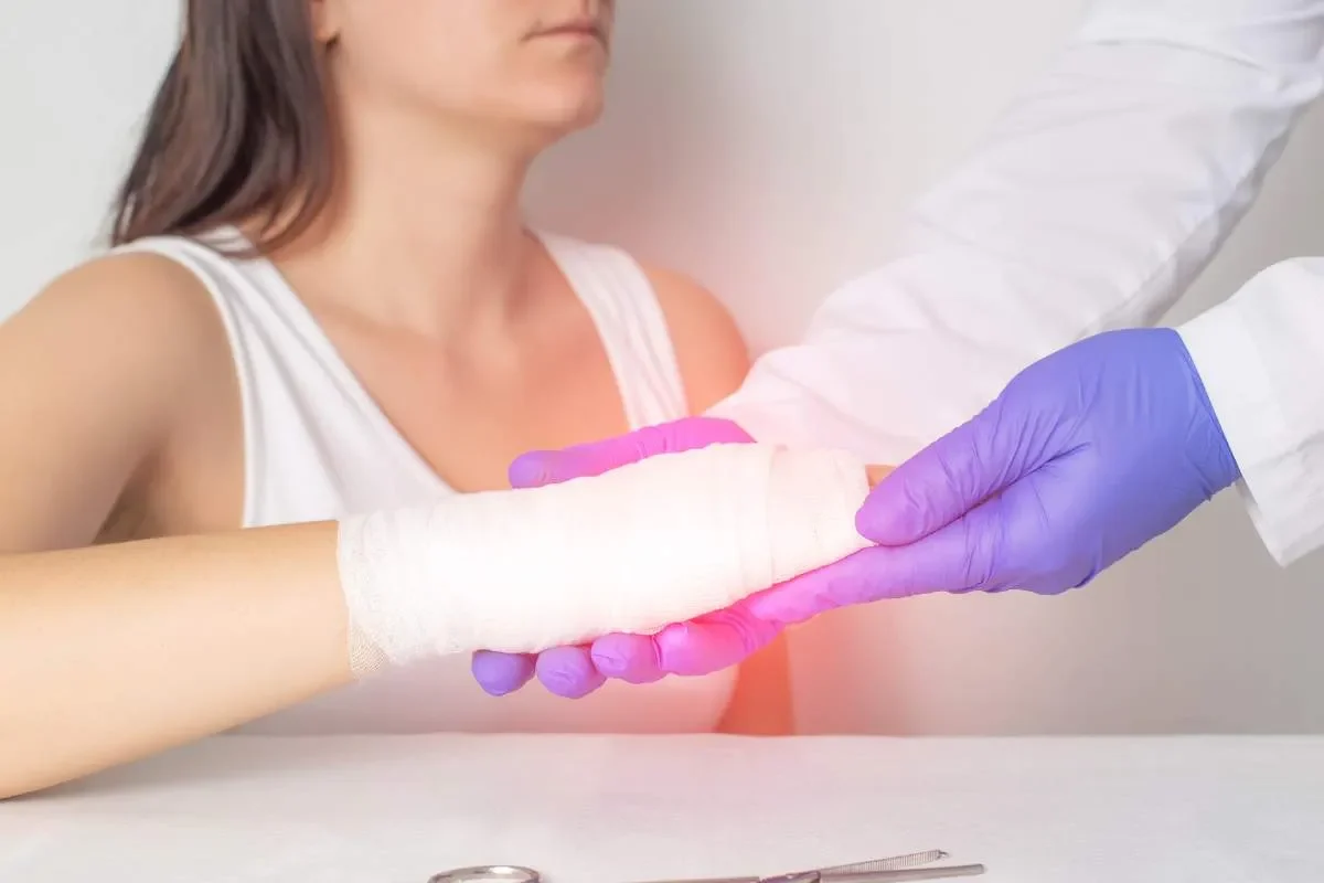 Peut-on travailler avec une fracture du scaphoïde ?