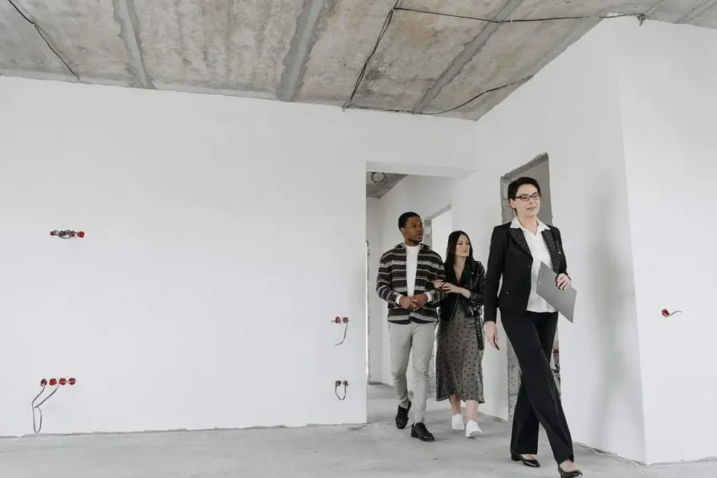 Métiers pour atteindre 4000 euros net par mois sans diplôme : explications