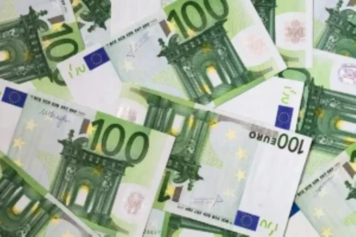 Combien rapporte 2 millions d'euros placés par mois ?
